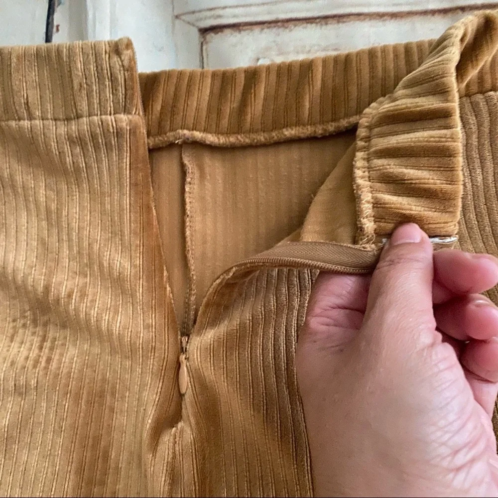 Fashion Nova Women’s Camel Velour Biker Shorts Size M